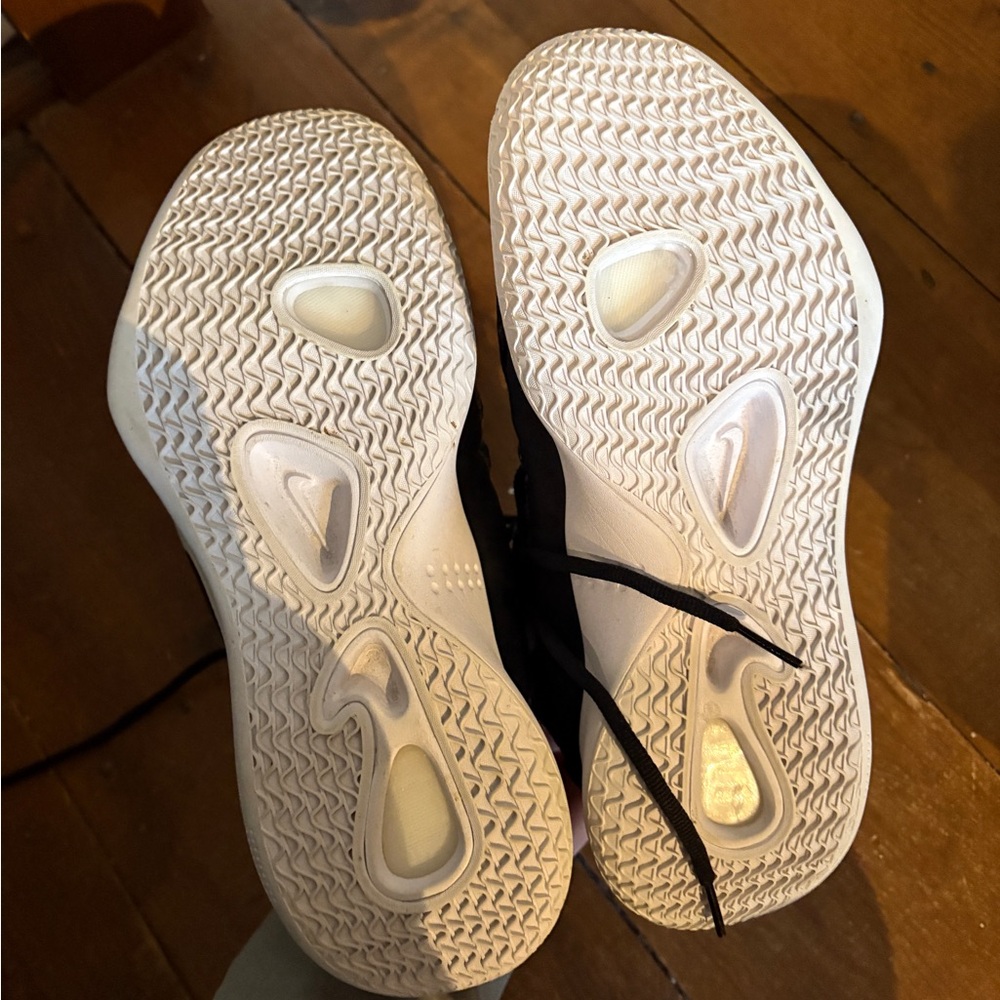 Nike Hyperdunks - image 2